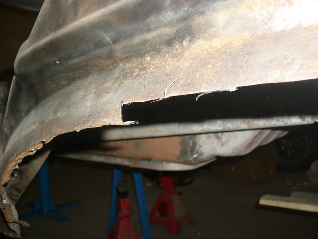 Faikun alkuoper�inen lokasuojan y�osasta pala pois