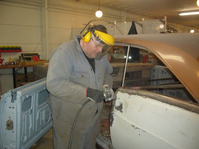 Faikun ovenkarmin hiontaa