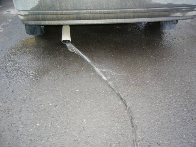 Karvaa pakoputkessa