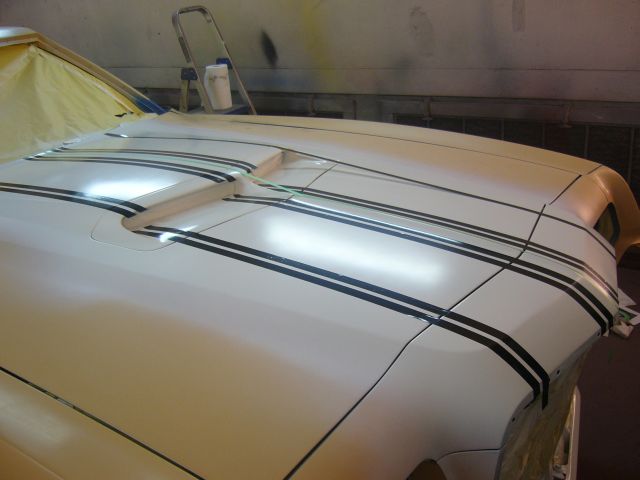 Konepellin teippausta