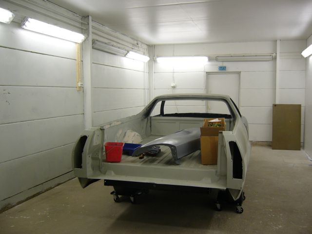 Maalausuunnin teko etenee