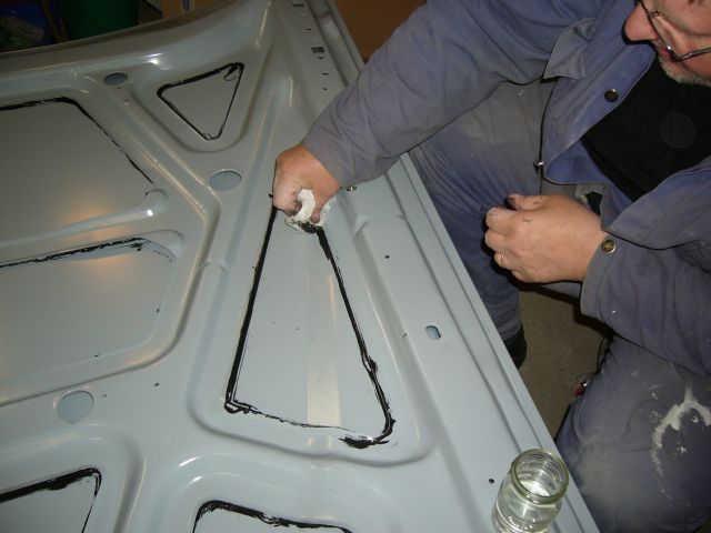 Konepellin saumausta