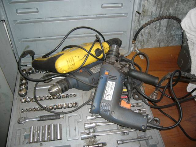 Rikkoutuneita porakoneita