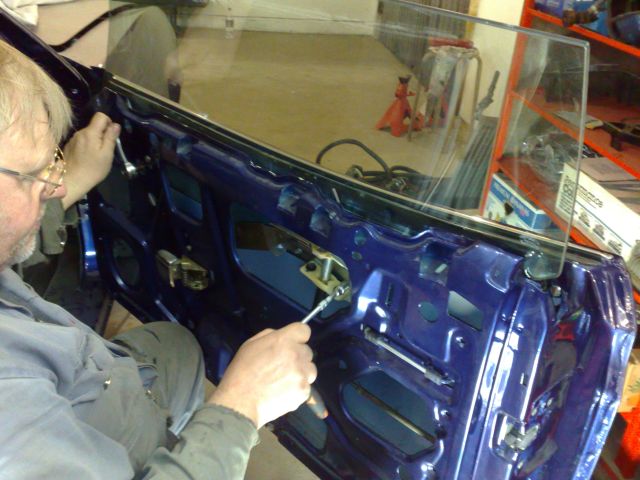 Sivuklasin asennusta