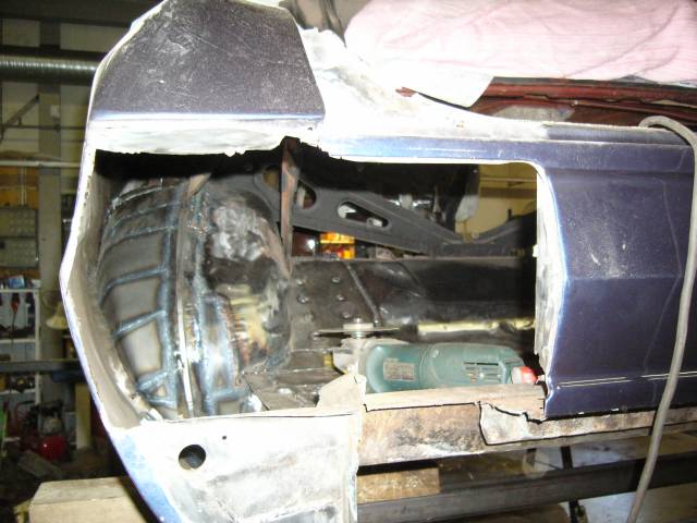 Vasemman takakulman pelti pois