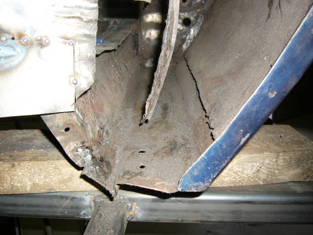 Vasen takalokari purettu takap��st�